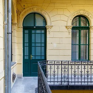 Jenny Luxury Two Bedrooms Apartment. Appartamento Budapest