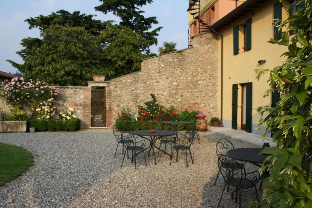 Country house Antica Corte La Valle Guest House Sona